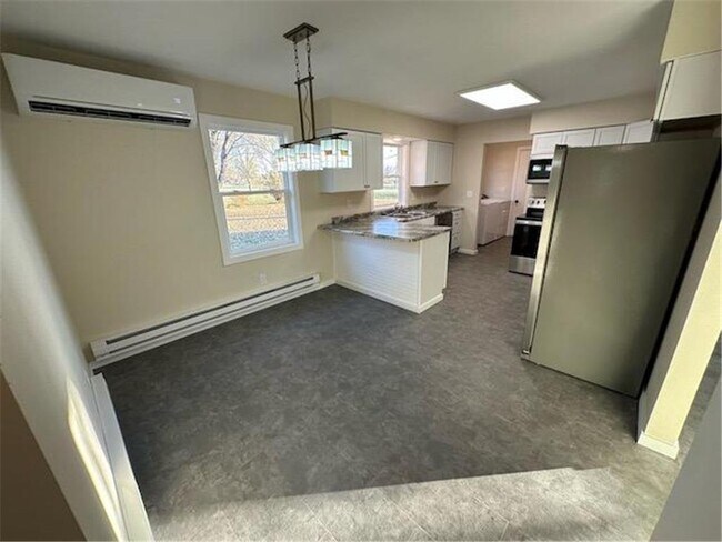 Building Photo - 205 NE 5th St