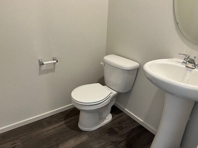 Building Photo - FREE RENT!! NEARLY NEW  HOME IN EZ LIVING ...