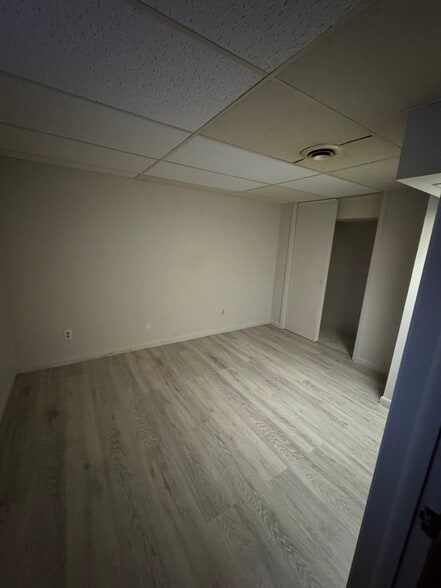 Bedroom 2 closet - 1071 Van Velsen St