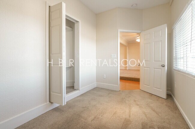 Building Photo - Charming house and Casita - 5-Bedroom Have...