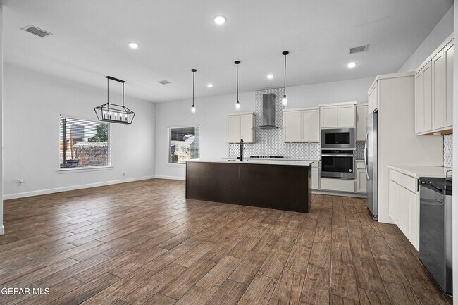 Building Photo - 979 Airship Pl