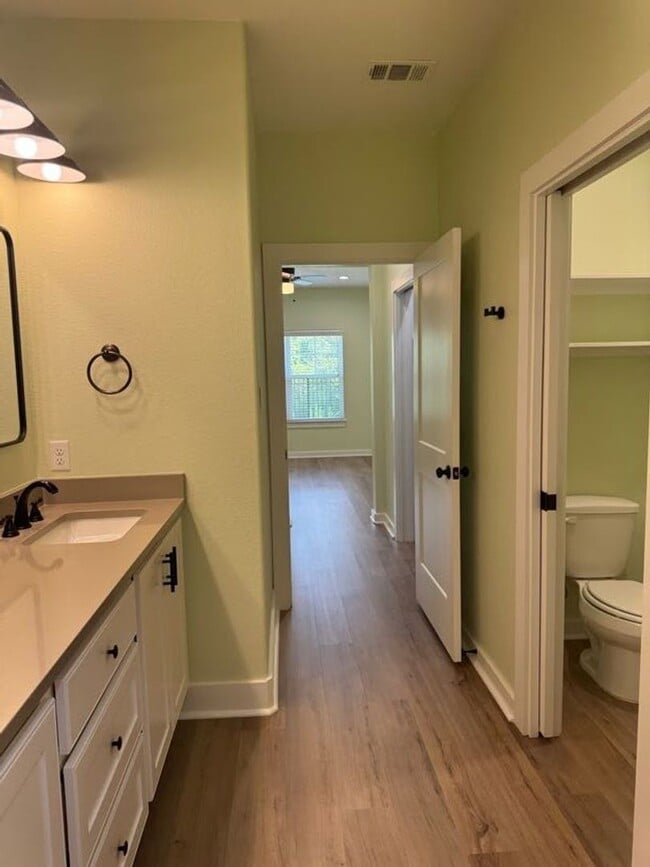 Building Photo - Welcome Home to Summit Crossing