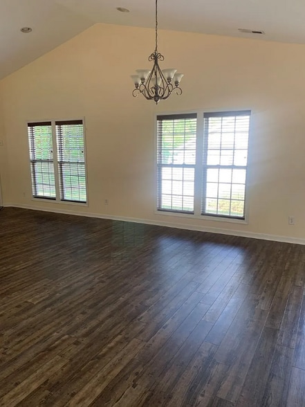 Building Photo - 5922 Fox Ridge Ln