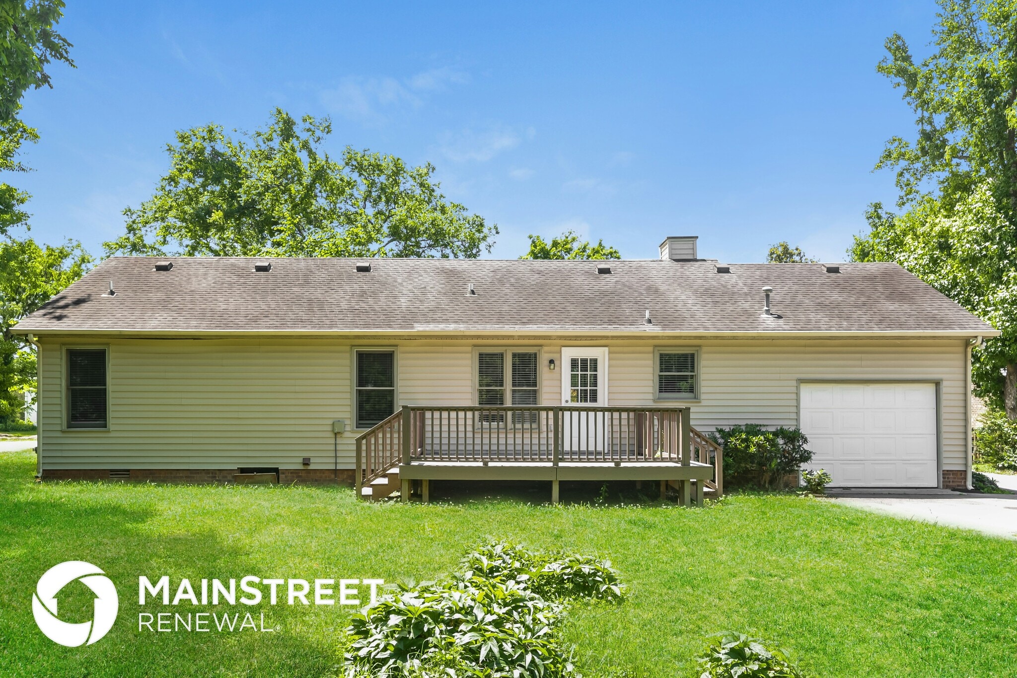 Building Photo - 4930 Cloverhill Dr