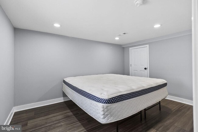 Building Photo - 4840 Hayes St NE