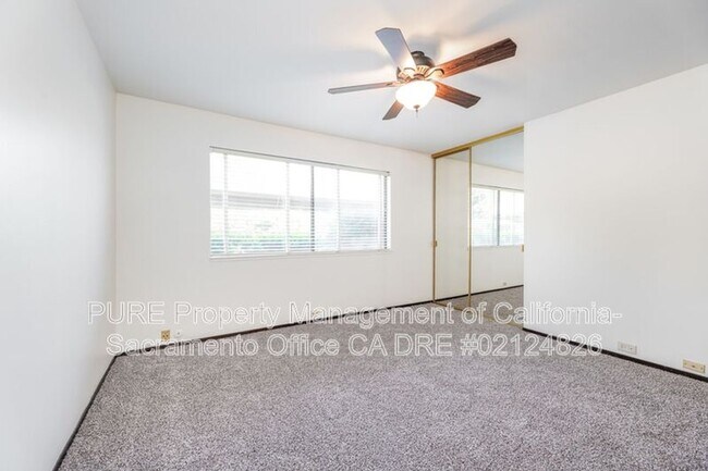 Building Photo - 2229 Woodside Ln