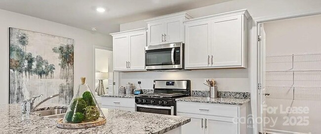 Building Photo - 2224 Lilium Dr