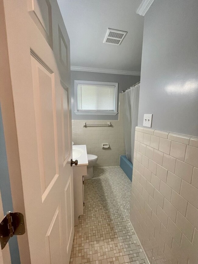 Building Photo - For Rent – Beautifully Renovated 3 Bedroom, 2 Bathroom Home