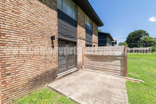 Building Photo - 716 S Mitchell St