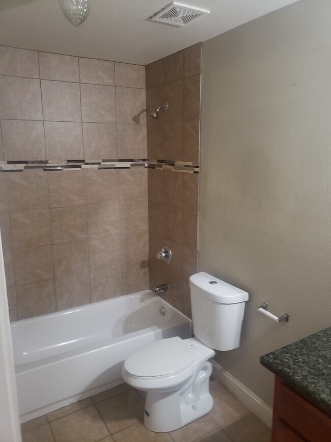 Building Photo - Duplex Home Available 76116