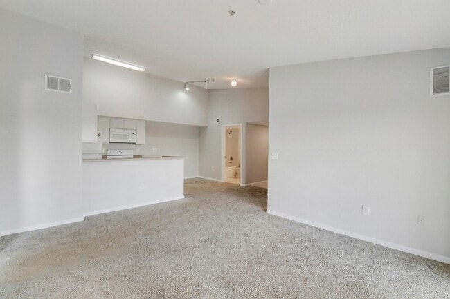 Building Photo - 141 SW Palm Dr