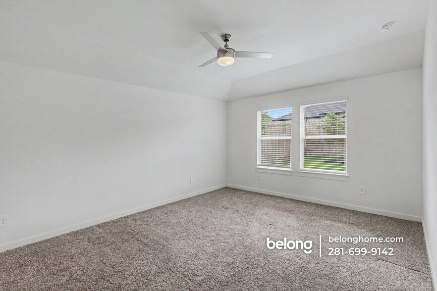 Building Photo - 4222 Multnomah Fls Dr