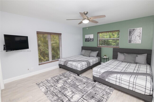 Building Photo - 413 Tamarind Dr