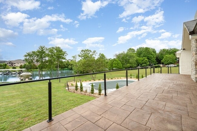 Building Photo - 95 Short Dr