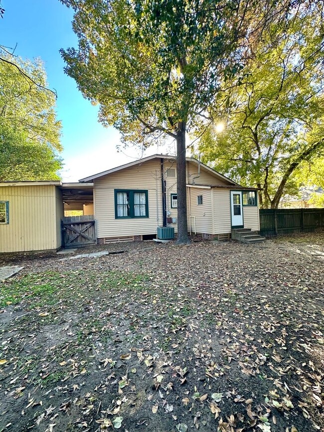 Building Photo - JANUARY MOVE IN SPECIAL!!!  1/2 OFF 1st Month's Rent