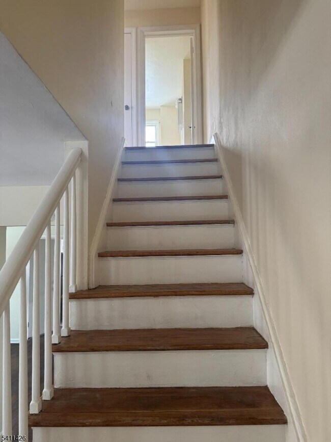 Building Photo - 128 Lincoln St