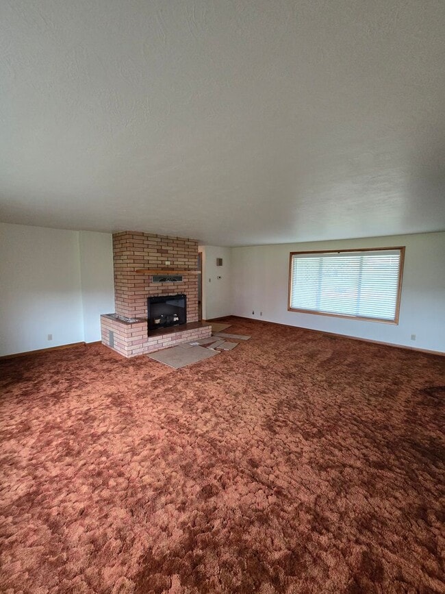 Building Photo - Pet Friendly 3 Bed / 2Bath Home with 2 Garages, Open Air Covered Storage, Large Open Yard, and more!