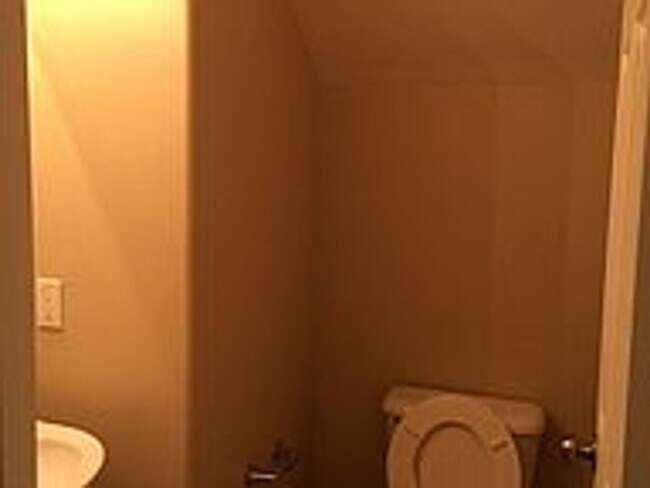 Building Photo - Comfort Meets Convenience in the Heart of Pullman