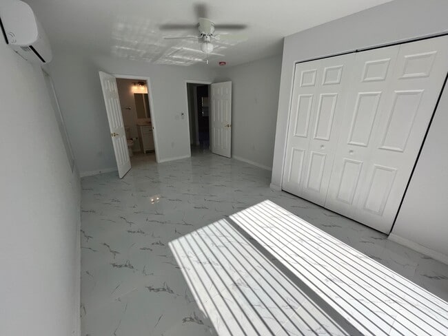 Building Photo - 2025 W Bermuda Rd