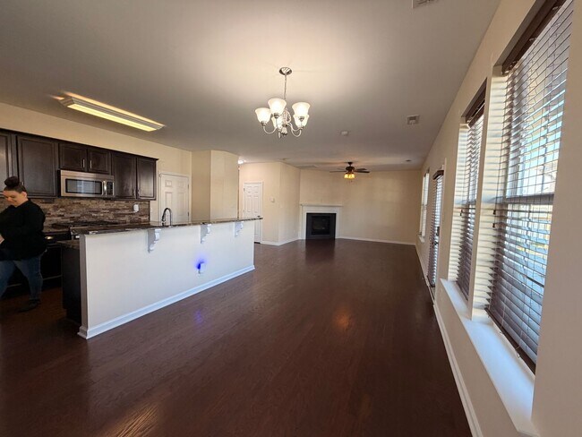 Building Photo - 42 Kilverstone Way