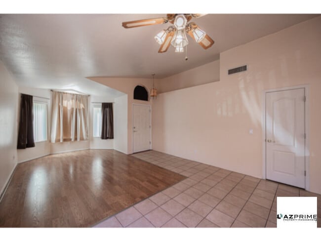 Building Photo - Beautiful 3/2 Gilbert House with Vaulted C...