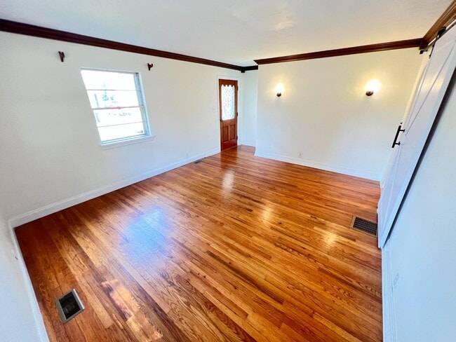 Building Photo - 15 Mann Ct