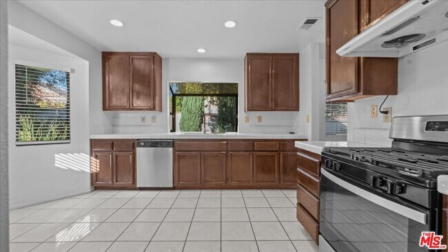 Building Photo - 409 Beverly Dr