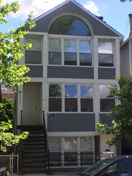 Primary Photo - 2529 N Marshfield Ave