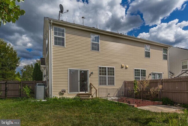 Building Photo - 151 Brynwood St