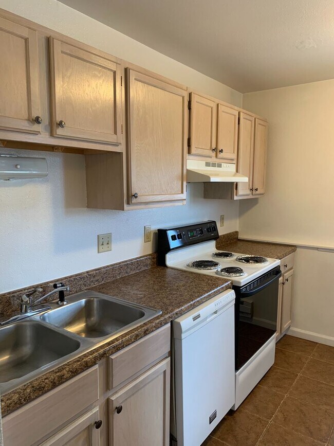 Interior Photo - KingArthur4961 (KC-AM)