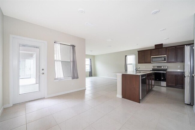 Building Photo - 1941 Summer Serenity Dr