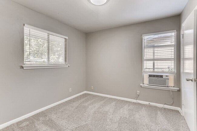 Building Photo - (**APP PENDING 06/13/23)  3 Bedroom / 1 Ba...