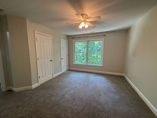 Building Photo - Beautiful Home Available Immediately in Se...