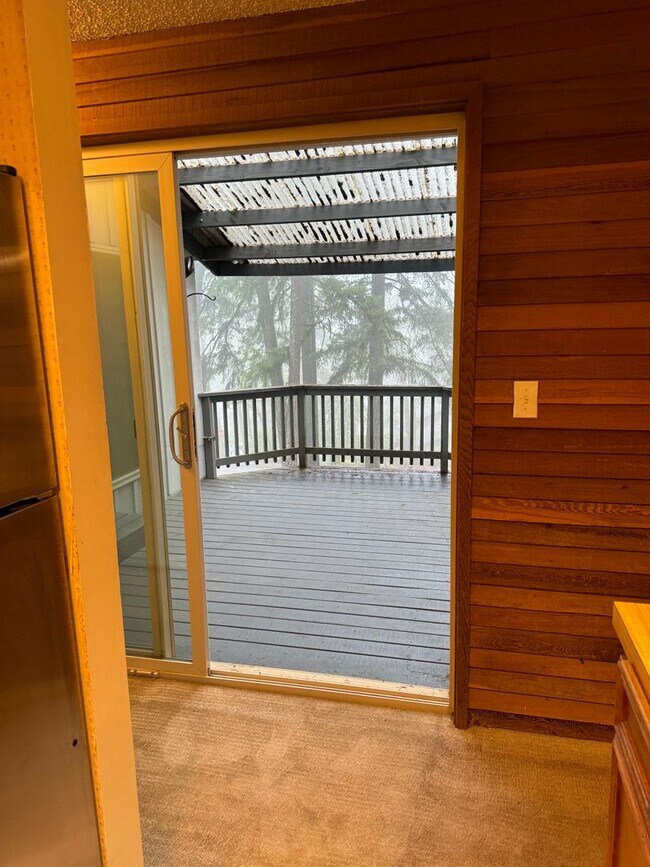 Building Photo - Spacious secluded house in Thurston Hills!