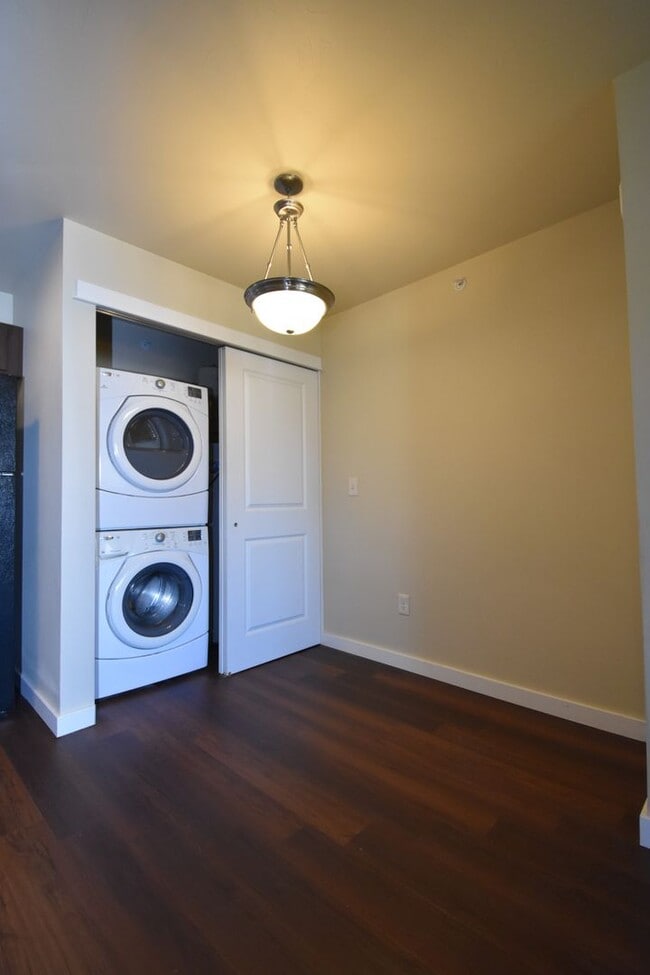Building Photo - Beautiful Baxter Springs Condo with detach...