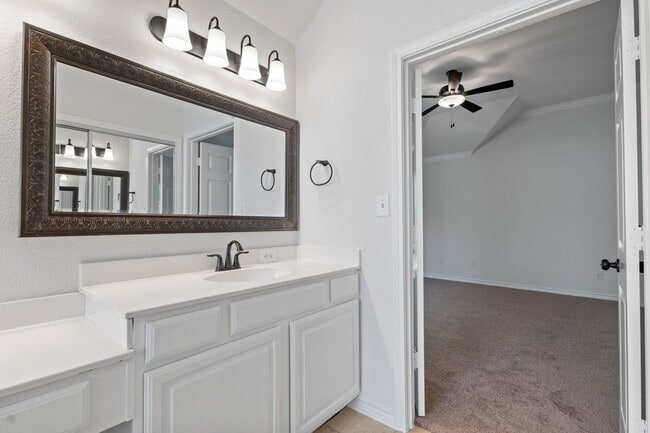 Building Photo - 5910 Spring Hill Dr