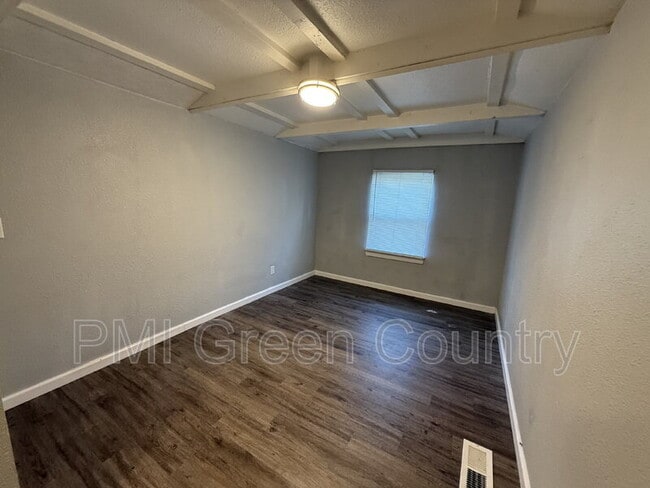 Building Photo - 620 S Zunis Ave