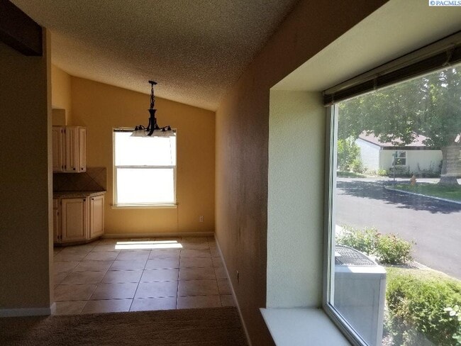 Building Photo - South Richland Townhouse for rent