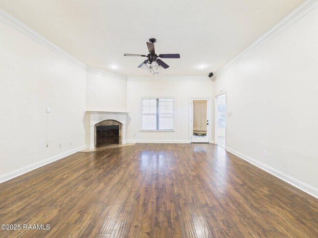 Building Photo - 236 Shadowbrush Bend