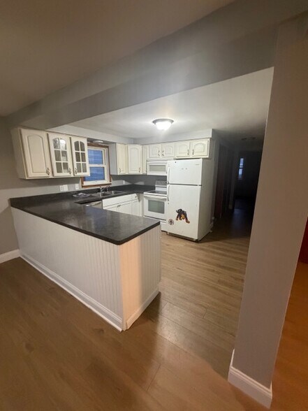 Building Photo - 242 Delaware St