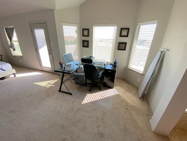 Building Photo - Northeast El Paso/Sandstone Ranch Estates 4 Bed Refrig A/C in Cul De Sac!