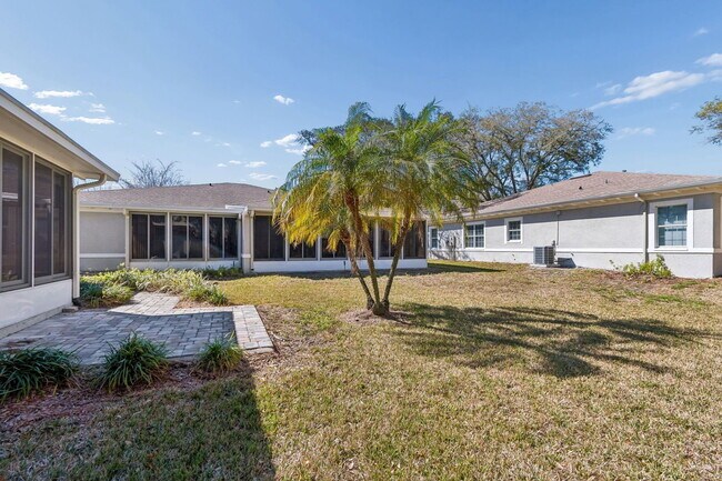 Building Photo - 2011 Villa Sites Dr