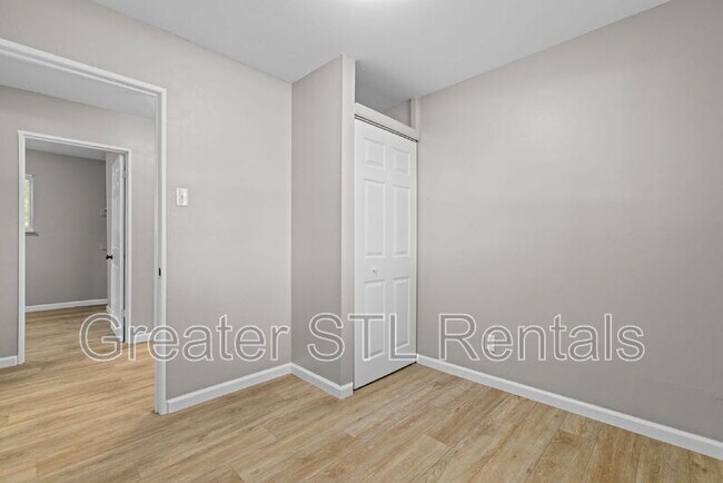 Building Photo - 1412 E Pitman Ave