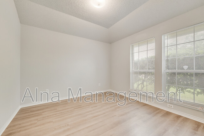 Building Photo - 1443 Chapman Dr