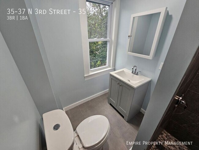 Building Photo - 35-37 N 3rd Street-35