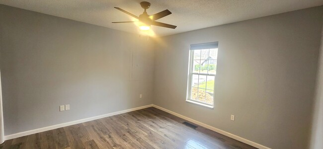 Building Photo - Completed remodeled, unfurnished rental *C...