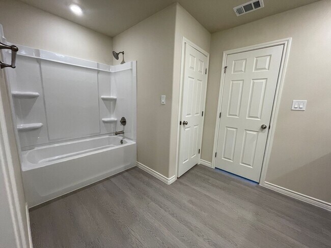 Building Photo - Limited-Time Move-In Special!