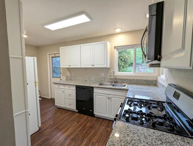 Building Photo - 4536 Beverly Glen Dr