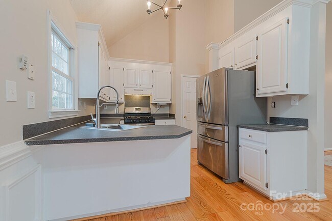Building Photo - 850 Athenian Dr