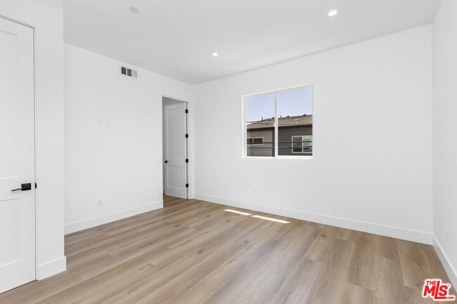 Building Photo - 5048 Cleon Ave